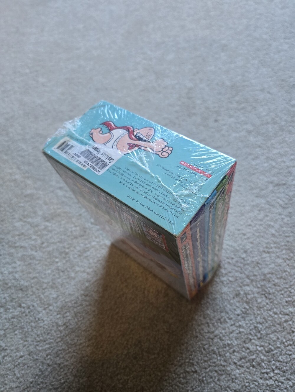 Captain Underpants Colossal Color Collection – 5 Book Box Set - Picture 9 of 10